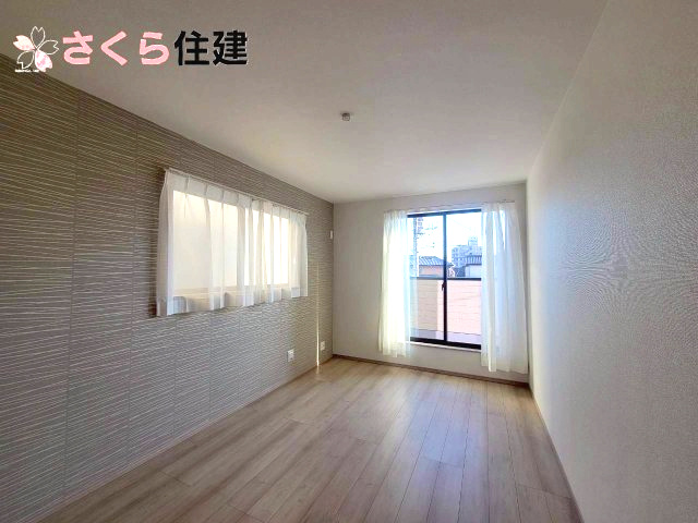 ハートフルタウン上戸祭町2期　Ｂ号棟の洋室|２階７.5帖の洋室◎オシャレなアクセントクロスで寝室にピッタリです◎