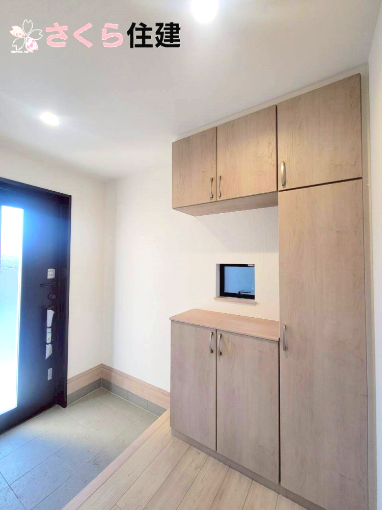 ハートフルタウン上戸祭町2期　Ｂ号棟のその他|天井まである靴箱で家族全員分の靴も収納可能です♪