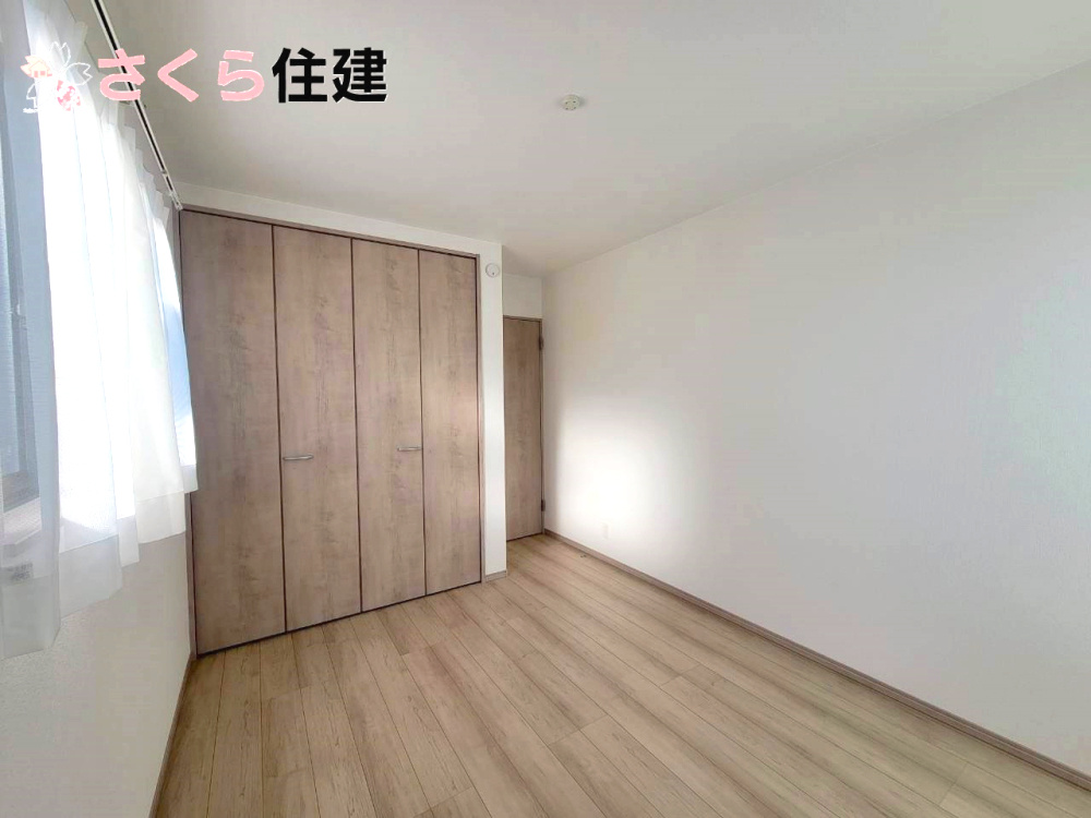 ハートフルタウン上戸祭町2期　Ｂ号棟の洋室|２階５帖の洋室。全居室にはたっぷりの収納を完備◎