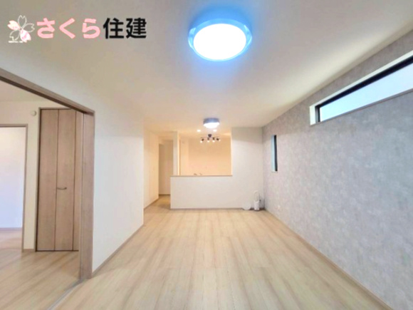 ハートフルタウン上戸祭町2期　Ｂ号棟の居間・リビング|広々16帖LDLは南向きで日当たり良好◎ゆったりとした時間の流れる開放的なくつろぎの空間です♪
