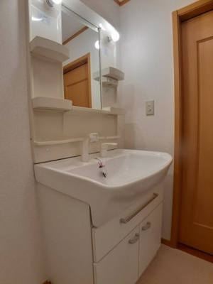 【洗面所】 | ＹＫハドソン小田Ｃ | 明るい洗面所です