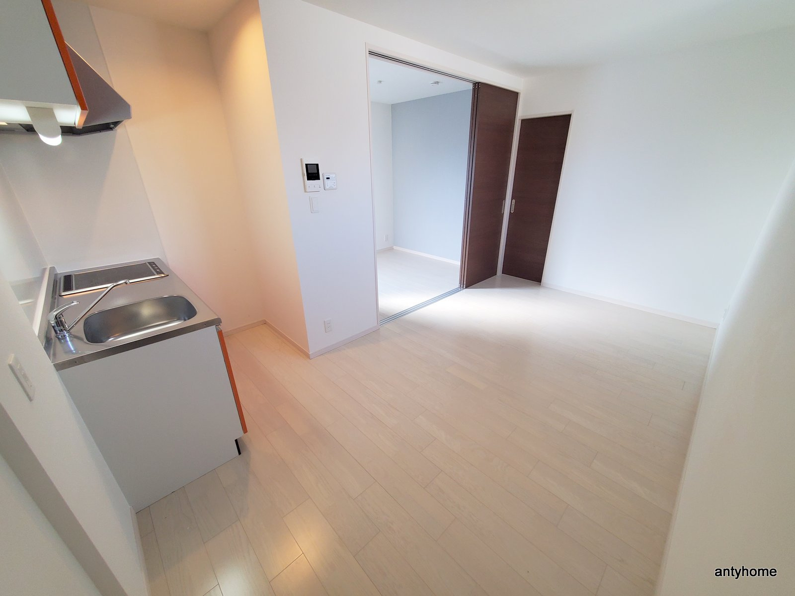 F asecia Sphale 仲介手数料無料の居間・リビング