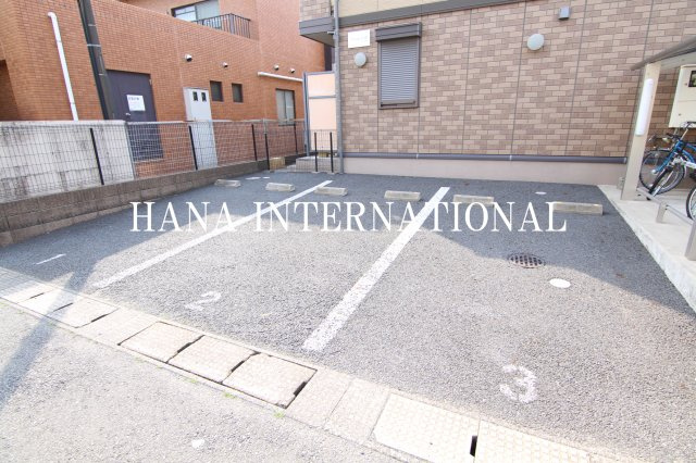 クレスタ広尾の駐車場