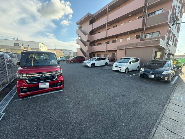 KTハウスの駐車場