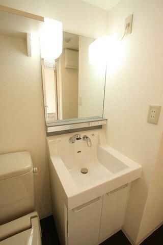 音羽クリニックビルの洗面所