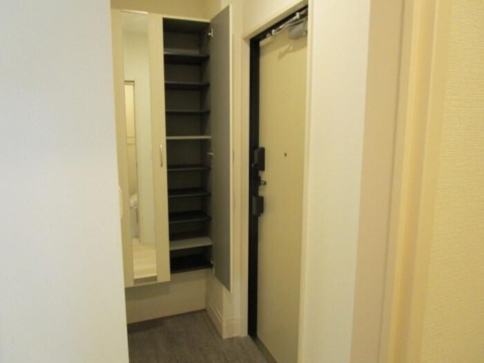 クレマチスの玄関