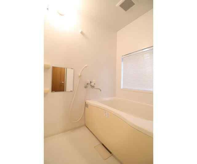 ライズ新杉田の浴室