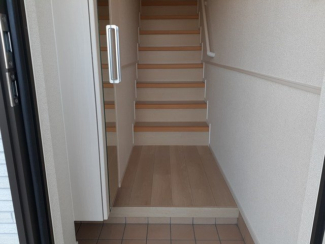 メゾン　ド　ルミエールの玄関