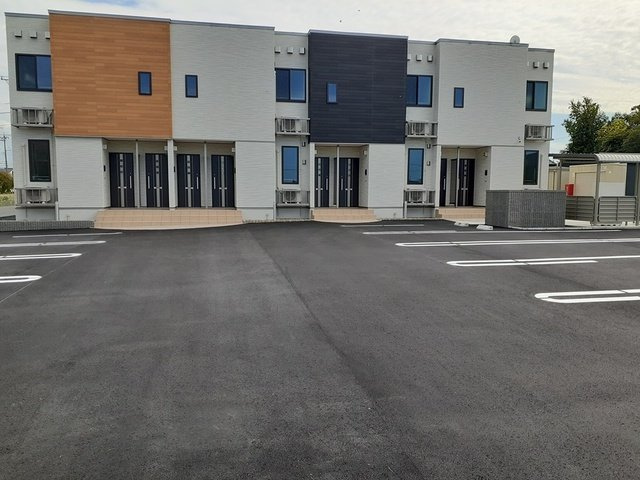 メゾン　ド　ルミエールの駐車場