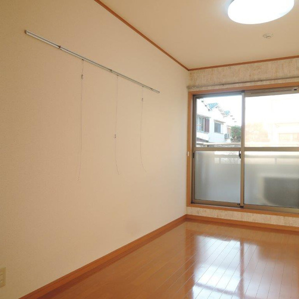 プチメゾン鳳の居間・リビング