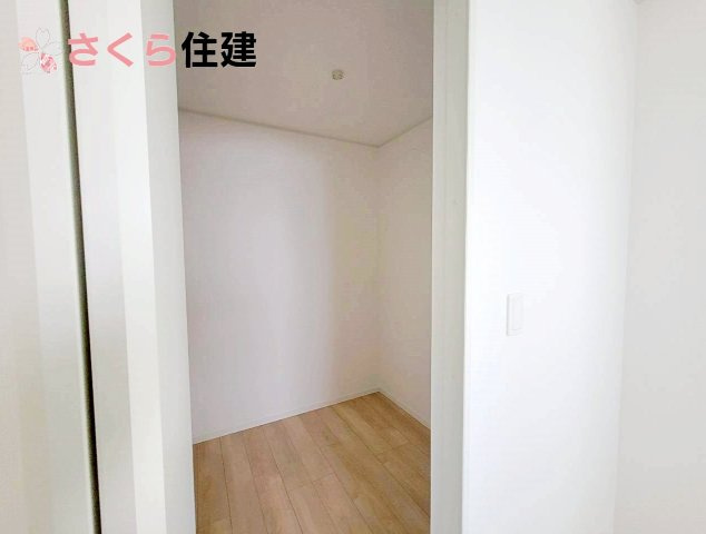クレイドルガーデン清原台第6　1号棟の収納|たっぷり収納が可能なウォークインクローゼット◎