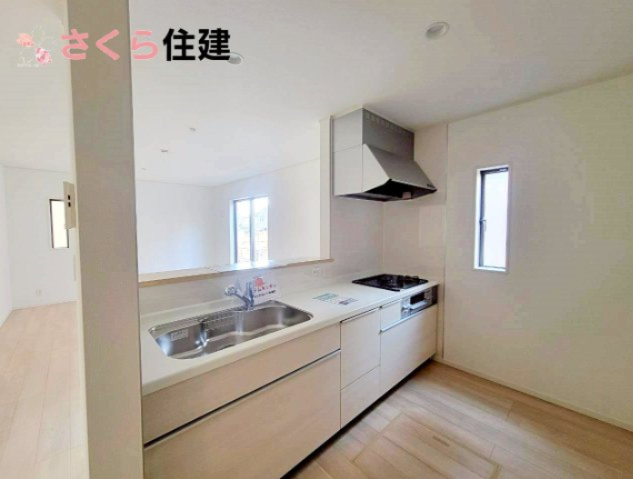 クレイドルガーデン清原台第6　1号棟のキッチン|対面式システムキッチンは家族の様子を伺いながら家事ができます◎