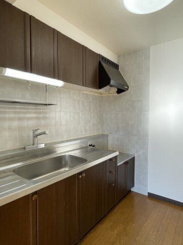 ヴェスティビュール西新井のキッチン|退去前につき、別部屋同タイプの室内写真になります（※写真と現況が異なる場合は現況を優先致します）