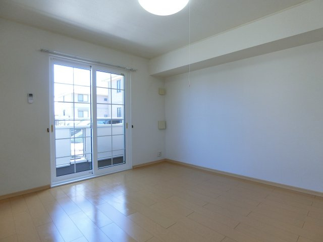 ノイブリーゼⅡの居間・リビング