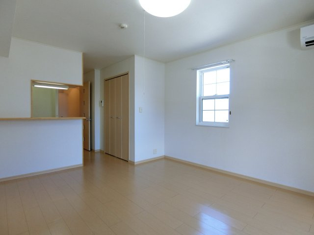 ノイブリーゼⅡの居間・リビング