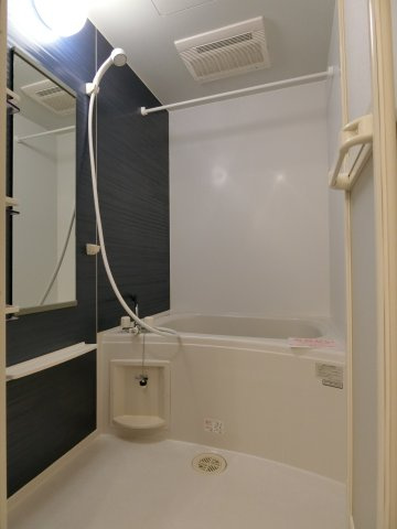 ノイブリーゼⅡの浴室
