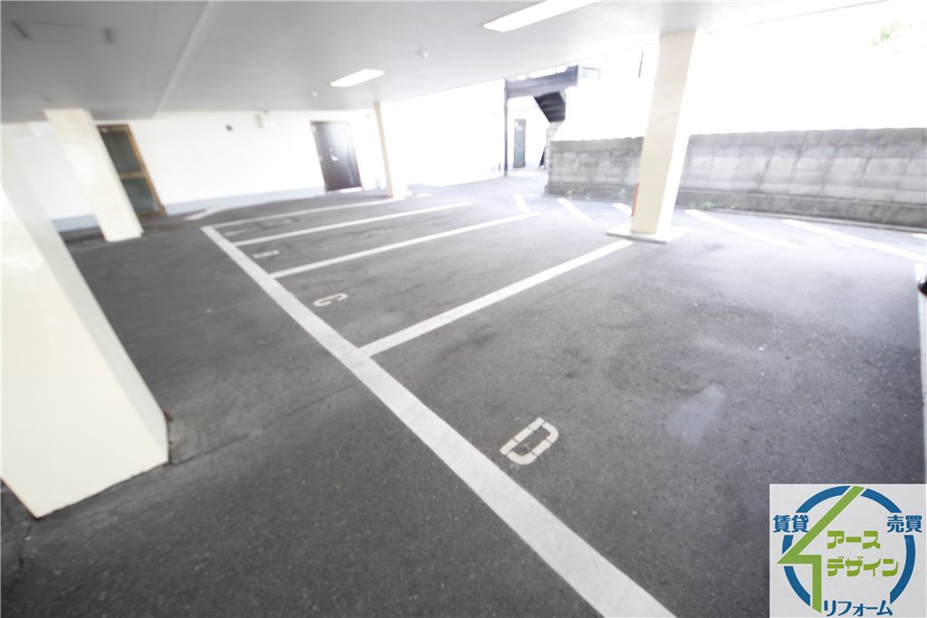 プレジール有瀬の駐車場