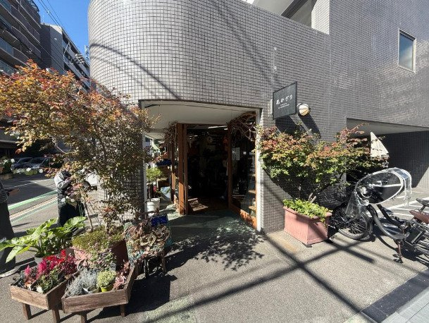 大阪市城東区中央２丁目の店舗事務所のエントランス