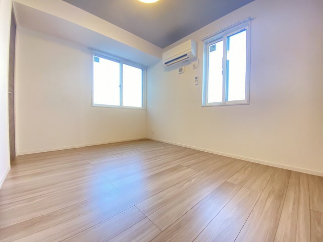 グラサ真田山の洋室