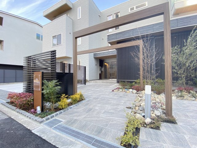 グラサ真田山のエントランス