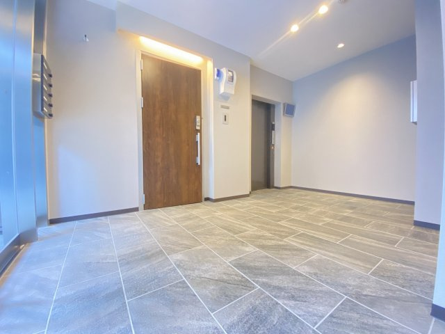 グラサ真田山のロビー