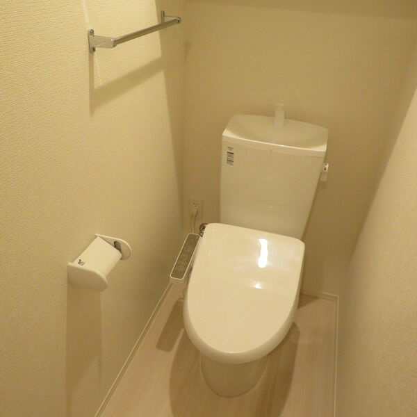 YKメゾン舞子台のトイレ