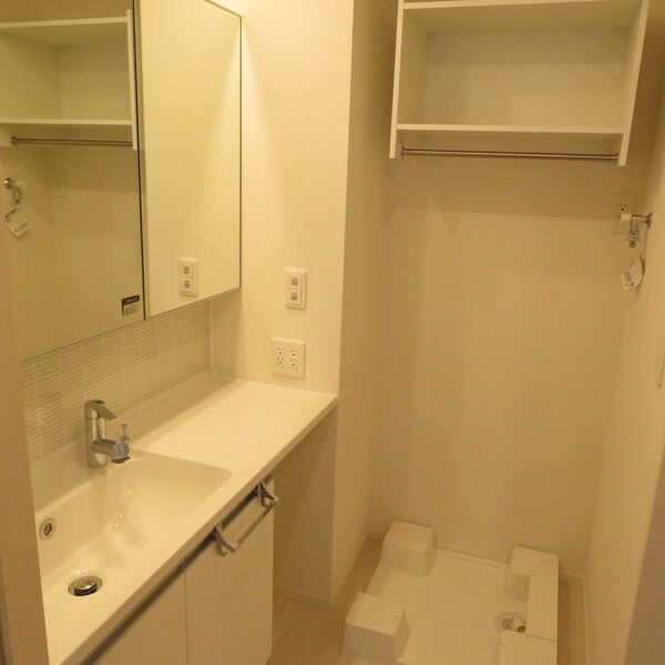 YKメゾン舞子台の洗面所