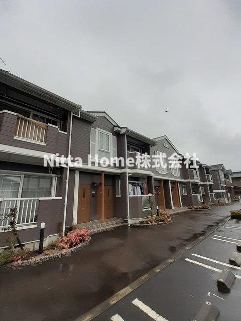 ディモーラＢのエントランス|ゆとりのあるエントランスです◎