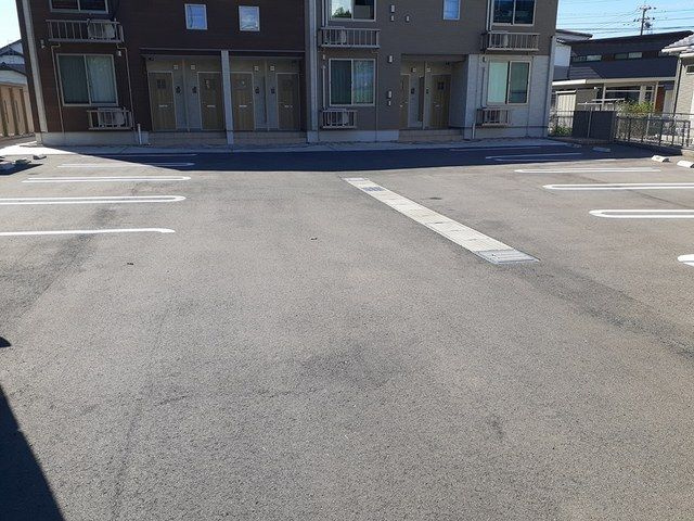 スター・ミナモトの駐車場