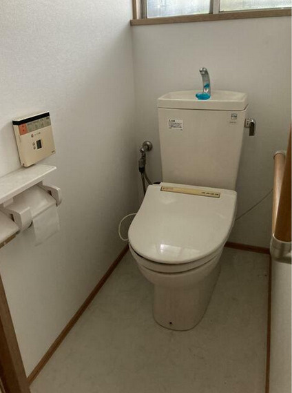 岩倉市八剱町六呂丸の一戸建てのトイレ