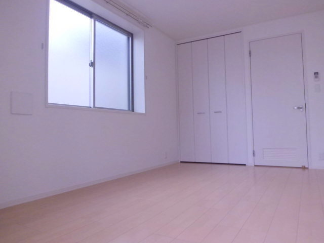 横浜ミナトハイムの寝室|２Ｆ２面採光の洋室７．２帖