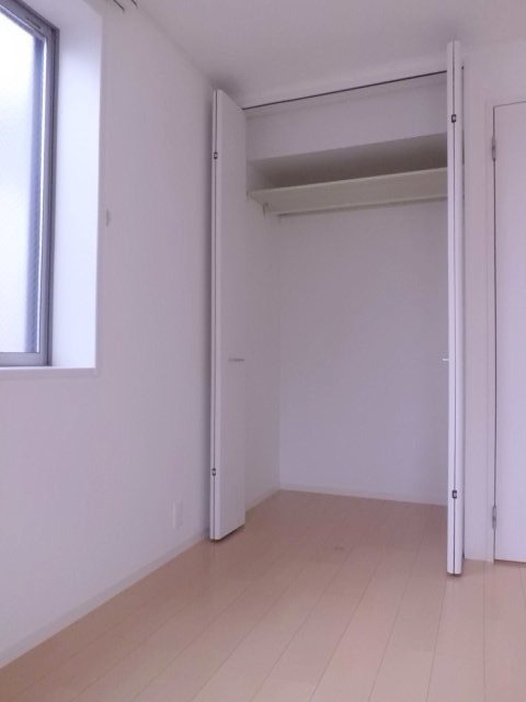 横浜ミナトハイムの収納|天井までに高さのあるクロゼット