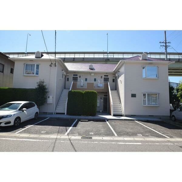 クレセントカーサの駐車場