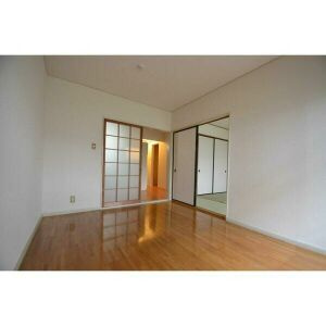 クレセントカーサの居間・リビング