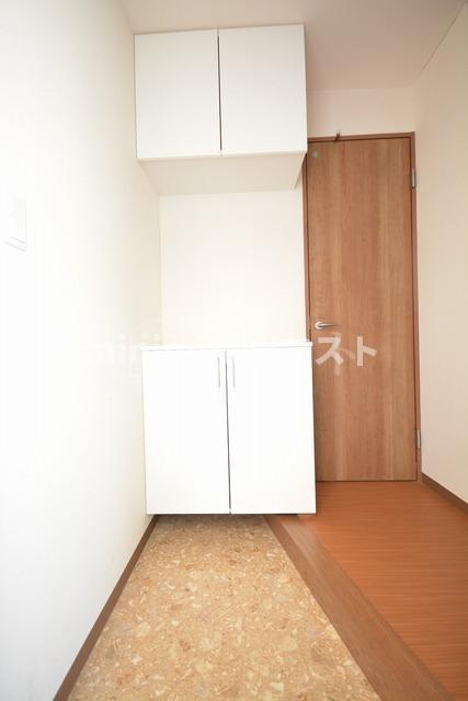 アルバス弁天町の玄関