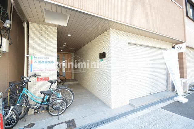 アルバス弁天町のエントランス