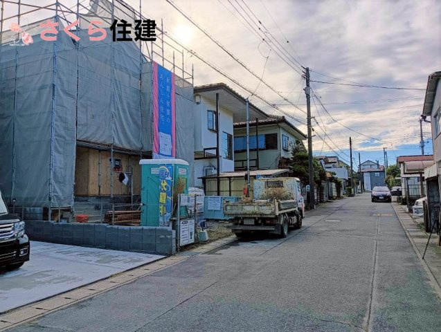 クレイドルガーデン山本第4　の前面道路含む現地写真|多目的な利用が可能な2帖のテレワークルームを完備◎