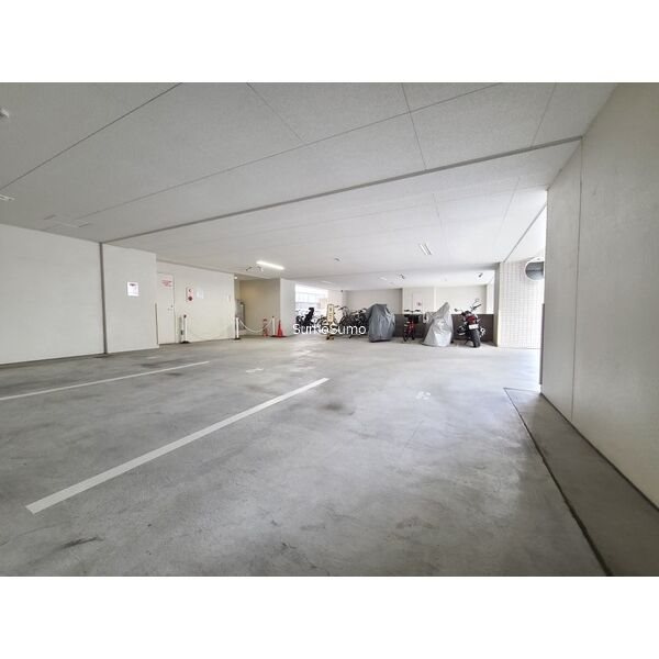 グレイス難波南の駐車場|カースペースがあります