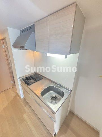 グレイス難波南のキッチン|コンパクトなキッチンで掃除もラクラク