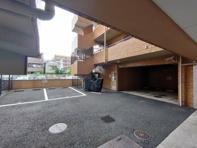 ライオンズマンション磯子第３の駐車場