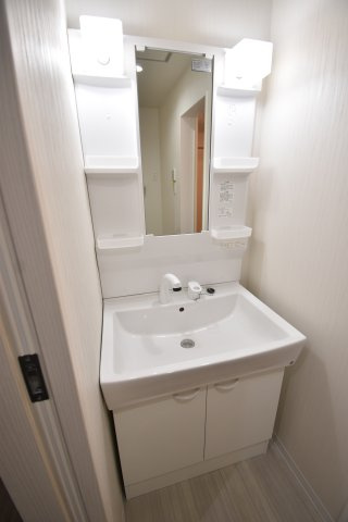 【洗面所】 | EIJU Tsukamoto | シャワー付洗面台