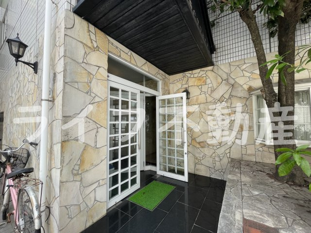 大宝小阪CTスクエアのエントランス