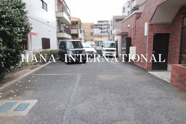 メンション・ロータスの駐車場