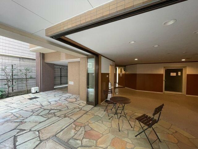 ファミール表参道ベルファース のエントランス