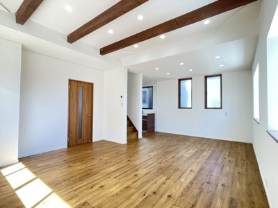 【居間・リビング】 | 津市高茶屋４丁目 | ＬＤＫ