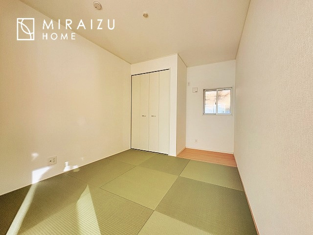 【前面道路含む現地写真】 | プライバシー性と開放感を高める住環境。陽当たりの良い開かれたロケーションを活かし、心地よい暮らしをプランニング