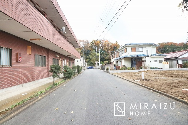 【外観】 | 青く澄み渡った綺麗な空と、陽の光をたっぷりと受ける、そんな新築住宅で新生活をスタートしてみませんか？見学・ご相談等、ミライズホーム(株)までお気軽にご連絡下さい♪