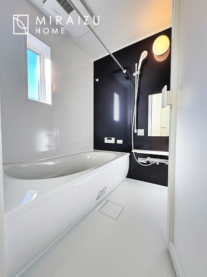 【その他】 | お掃除もしやすい大き目のシンクです。耐熱性・耐久性・対磨耗性が高いというメリットがございます。お掃除が苦手な方でもいつでも綺麗に楽にメンテナンスが可能です。