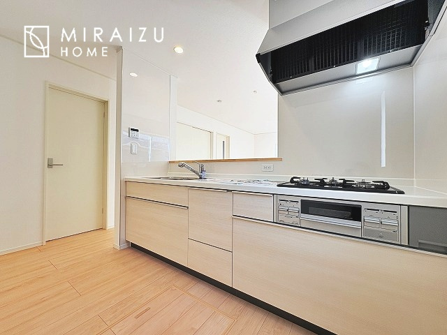 【完成予想図】 | ※イメージ　青く澄み渡った綺麗な空と、陽の光をたっぷりと受ける、そんな新築住宅で新生活をスタートしてみませんか？見学・ご相談等、ミライズホーム(株)までお気軽にご連絡下さい。