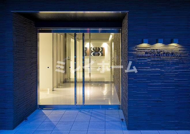 レジディア南雪谷のエントランス